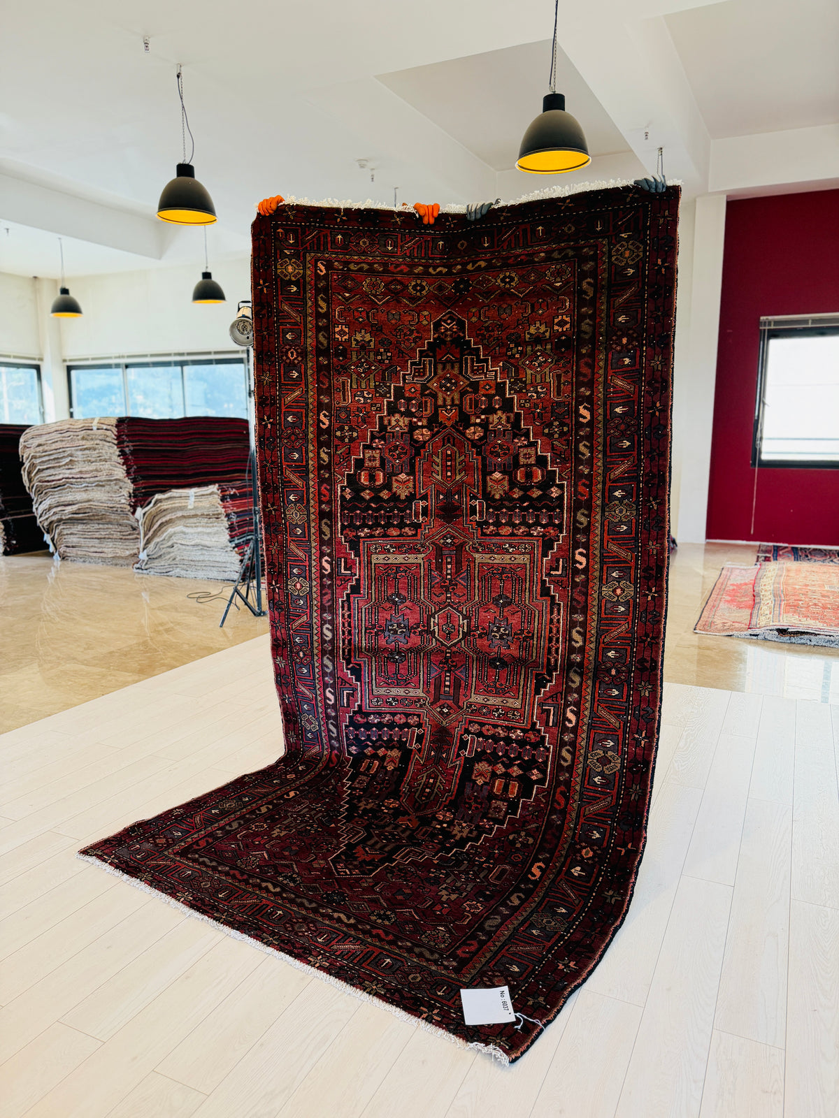 Vintage Red & Black Hand-Knotted Wool Rug – 9' 4" x 4' 10" (285 x 148 cm)