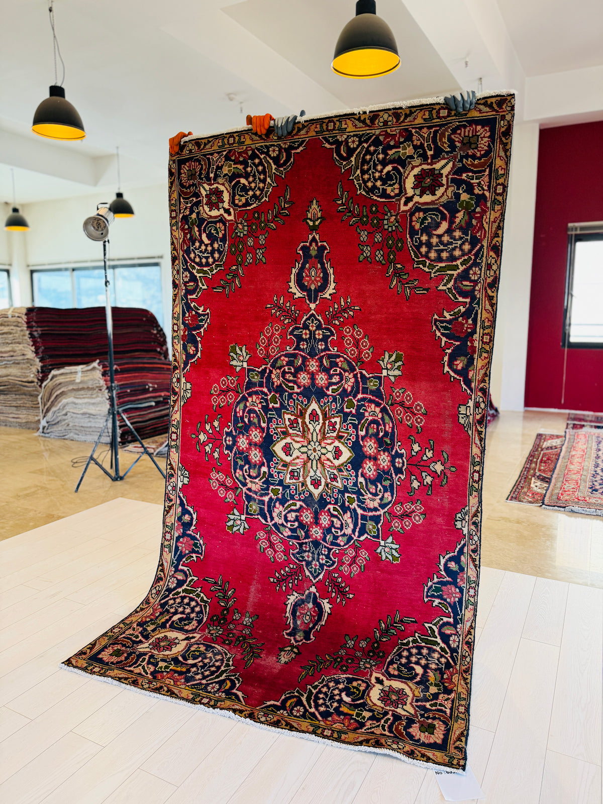 Vintage Red Hand-Knotted Wool Rug – 8' 3" x 4' 6" (251 x 136 cm)