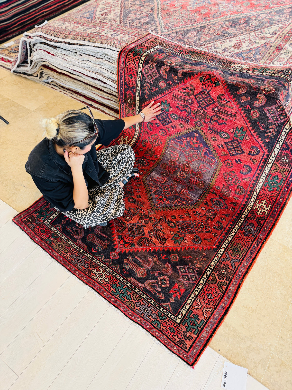 Vintage Red Hand-Knotted Wool Rug – 6' 7" x 4' 7" (200 x 139 cm)