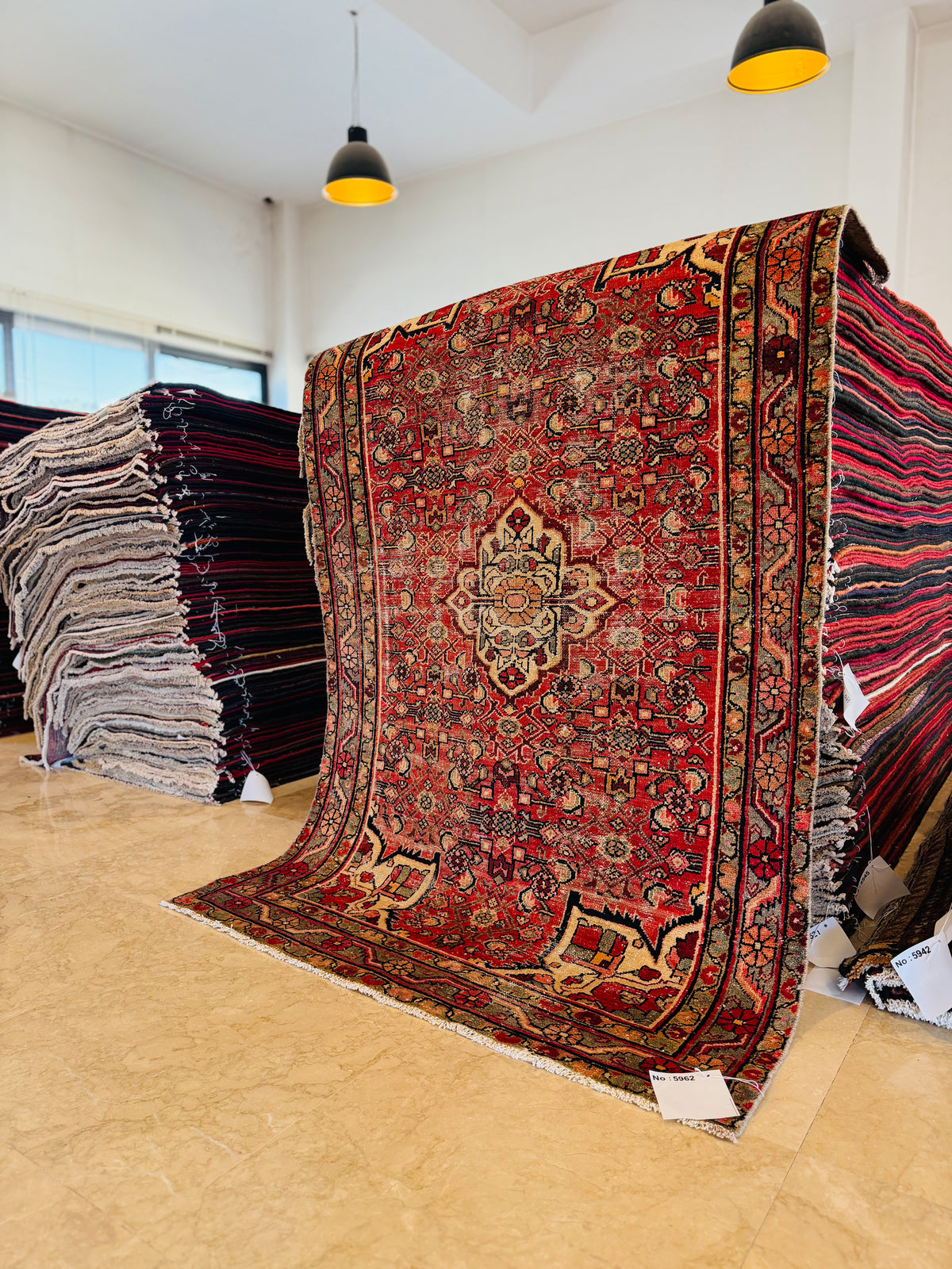 Tapis ancien en laine nouée à la main, rouge – 6' 11" x 4' 3" (211 x 130 cm)
