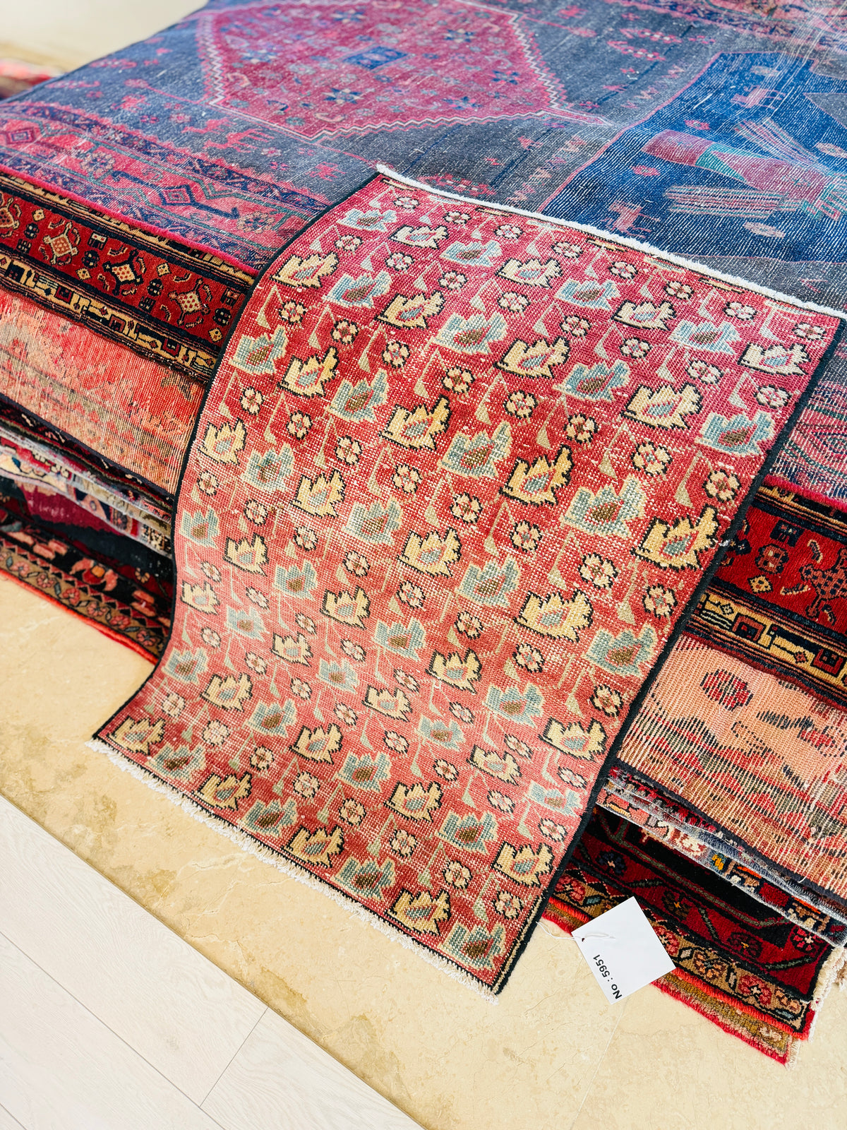 Tapis ancien en laine nouée à la main, rouge délavé – 4' 0" x 2' 7" (122 x 80 cm)