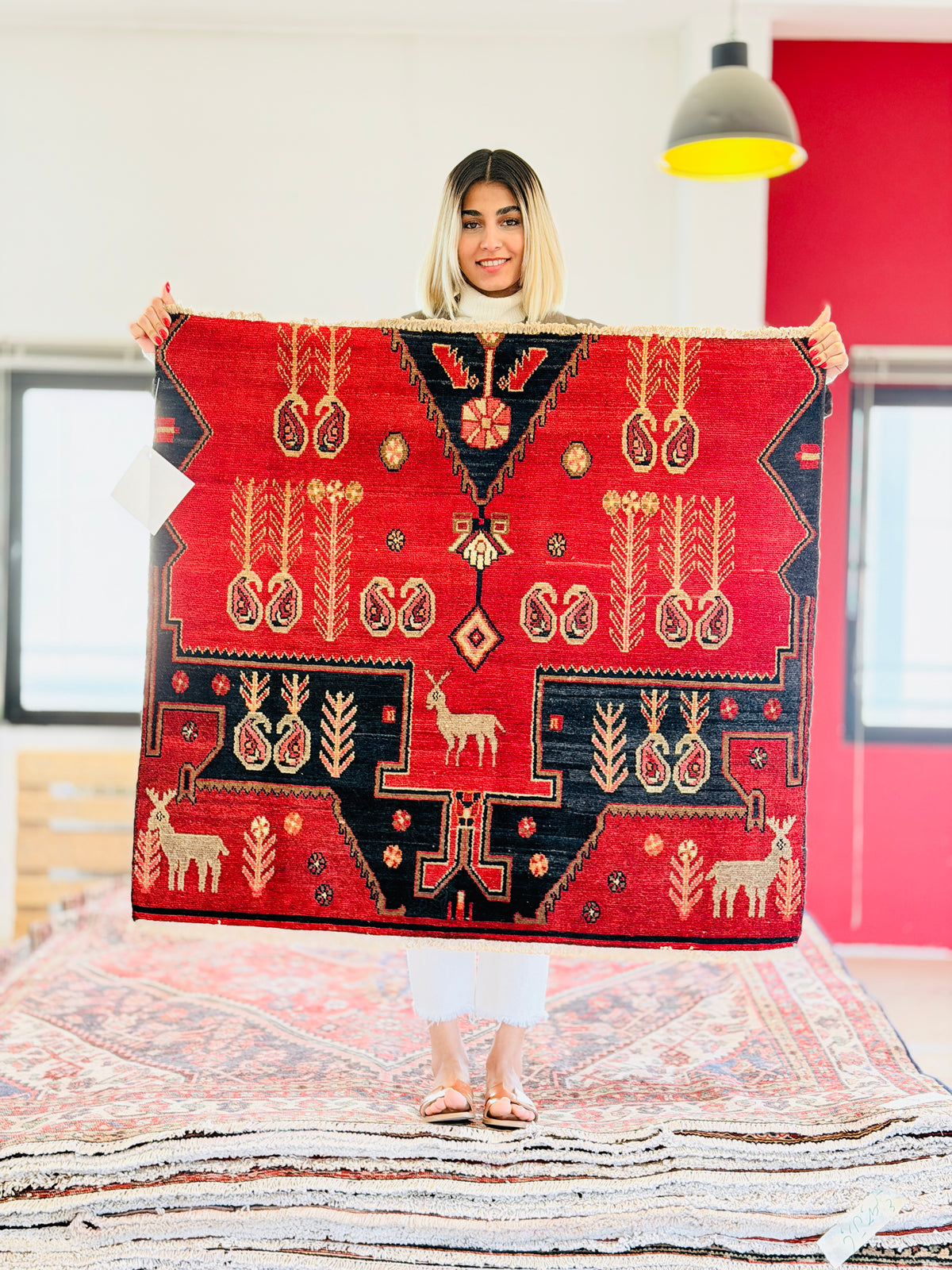 Small Vintage Red Rug – 3' 8" x 3' 4" (112 x 101 cm)