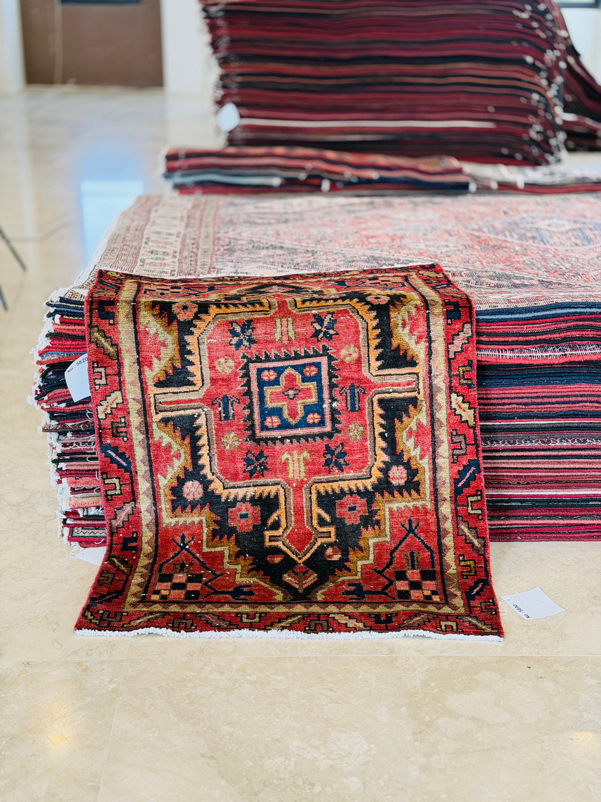 Small Antique Red, Black Rug – 4' 8" x 3' 3" (141 x 98 cm)