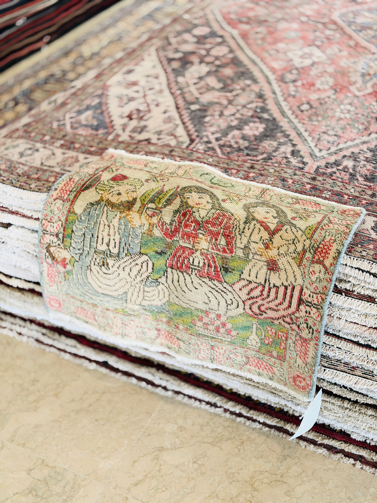 Small Antique Beige Rug – 2' 7" x 2' 0" (79 x 60 cm)