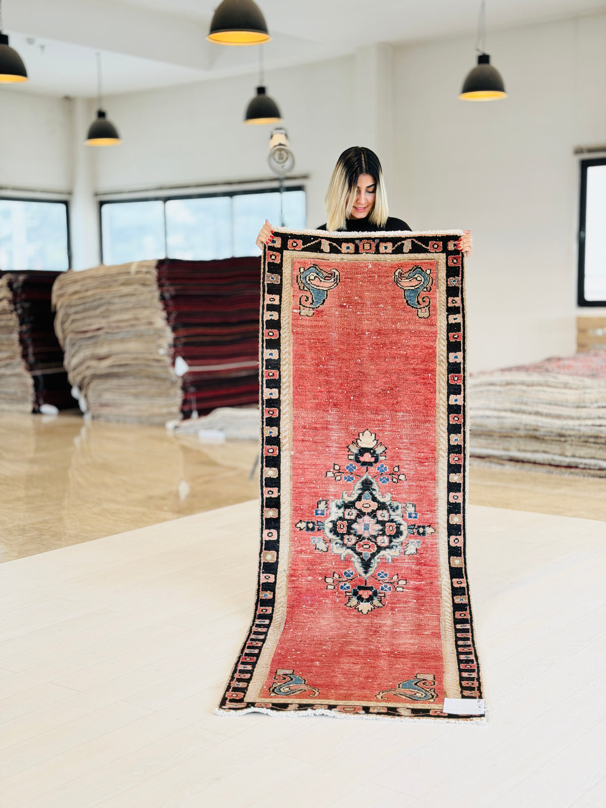 Antique Red Geometric Runner Rug – 7' 7" x 2' 6" (232 x 77 cm)
