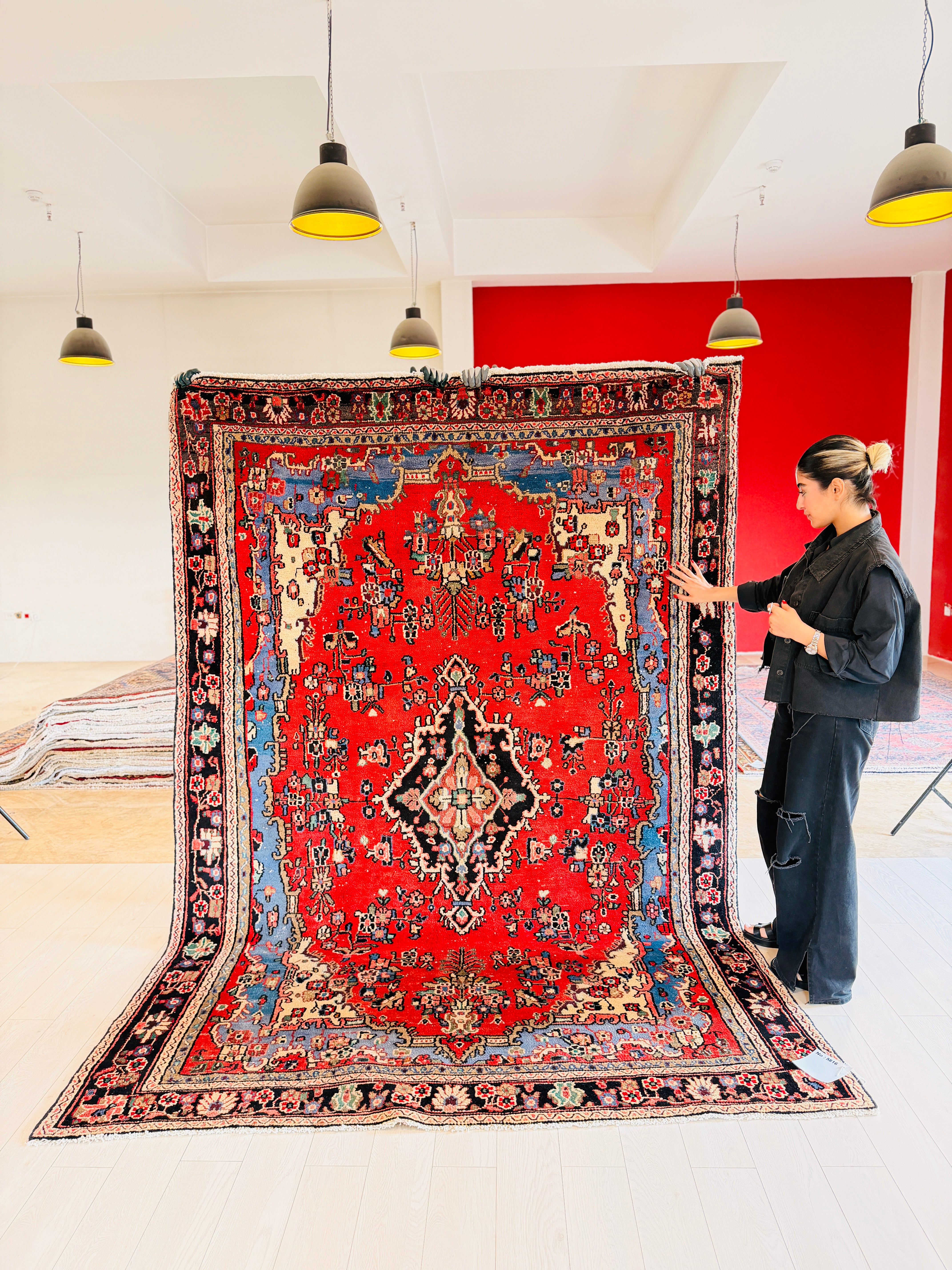 Vintage Red and Light Blue Floral Rug – 9' 7" x 6' 7" (291 x 200 cm)