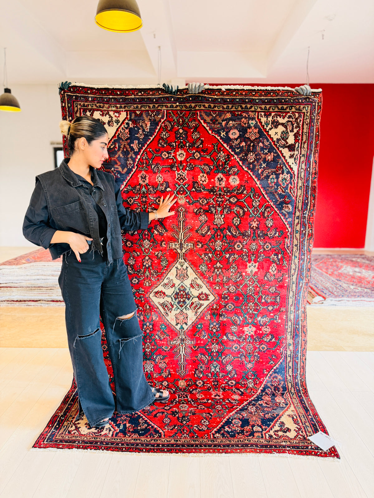 Vintage Red Geometric Rug – 8' 2" x 5' 3" (250 x 159 cm)