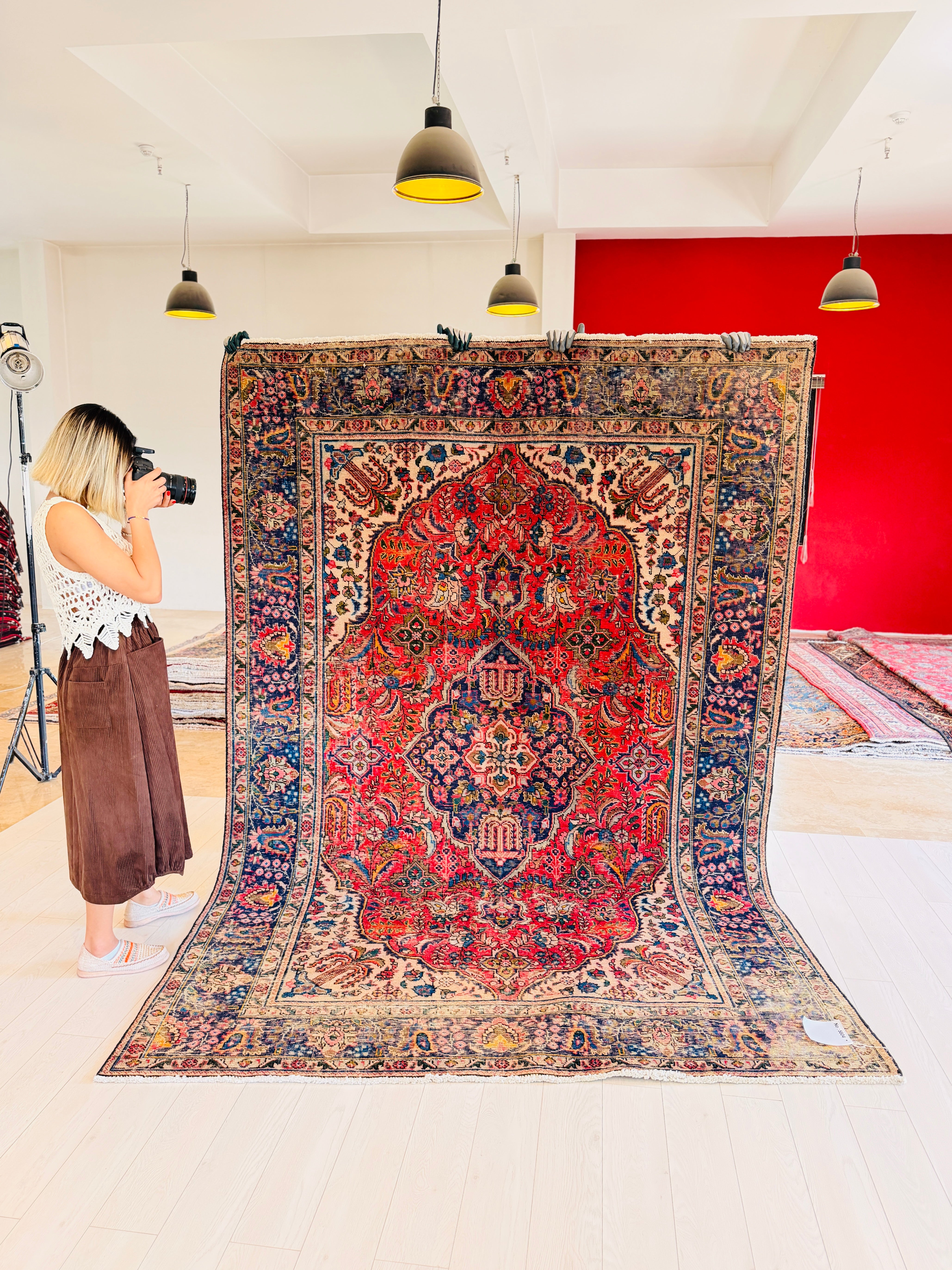 Vintage Red and Navy Blue Floral Rug – 9' 10" x 6' 6" (299 x 199 cm)