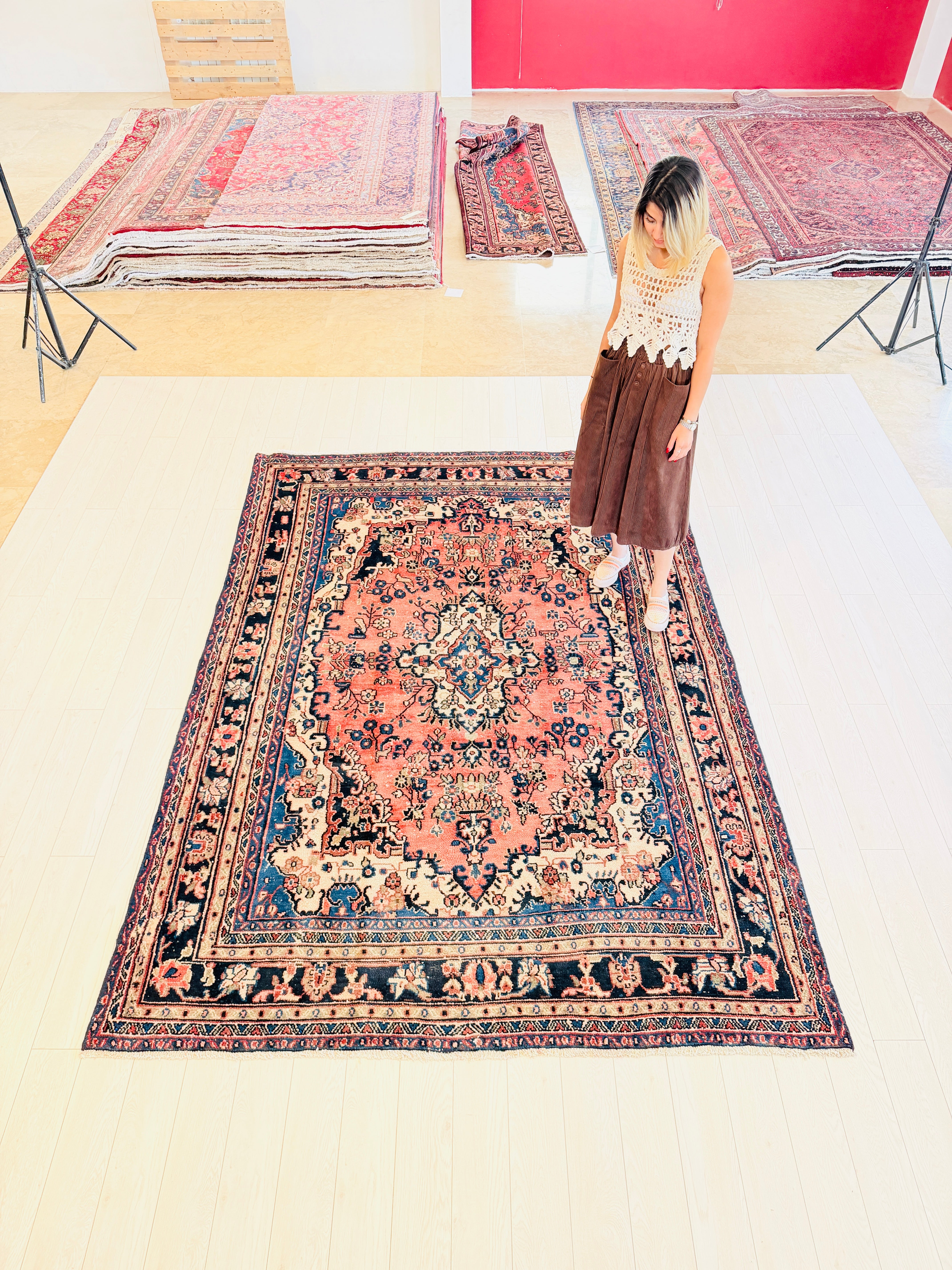Vintage Bright red Floral Rug – 9' 7" x 6' 10" (291 x 209 cm)