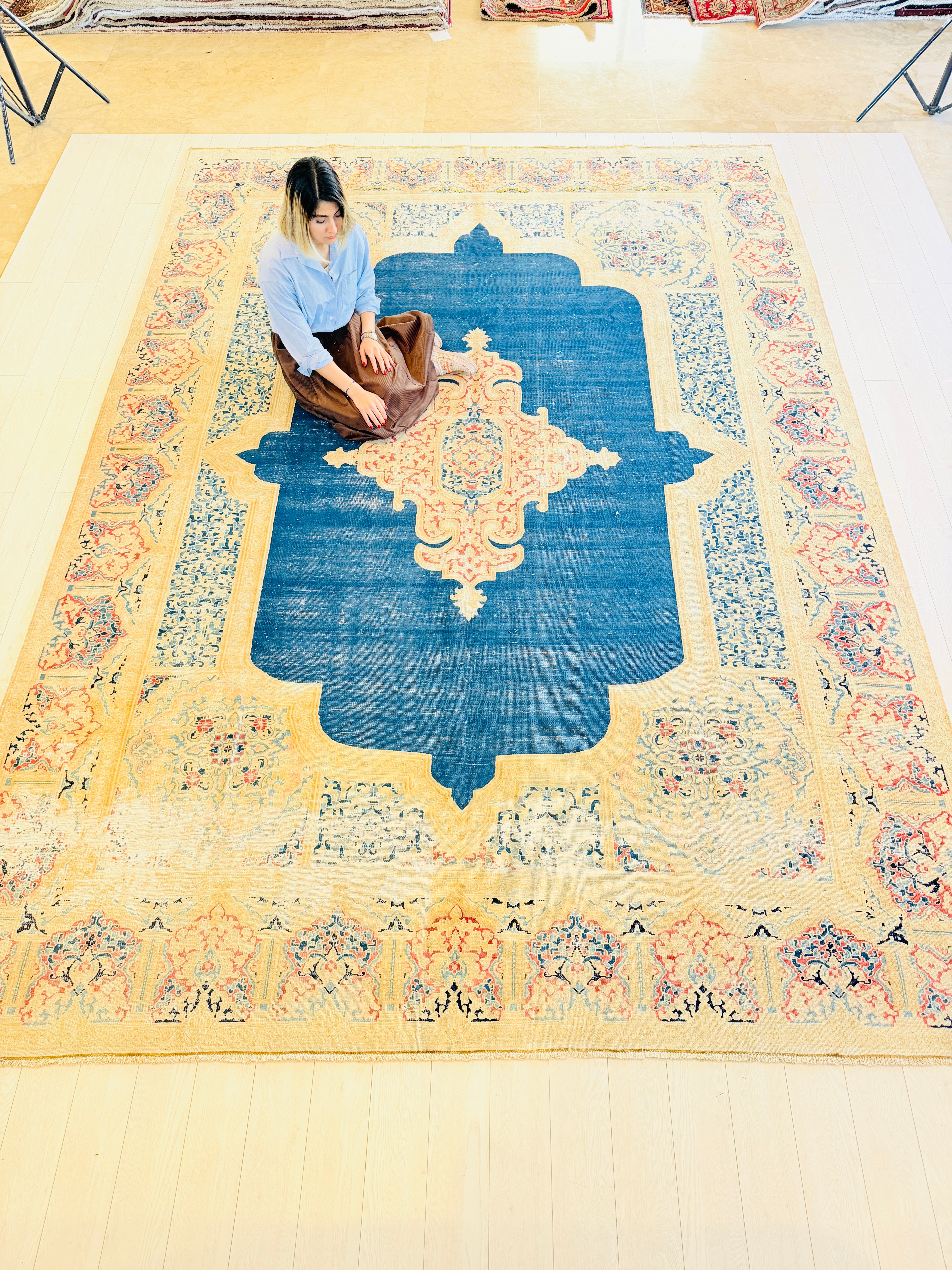 Collectible Vintage Navy blue Floral Rug – 13' 7" x 9' 7" (413 x 292 cm)
