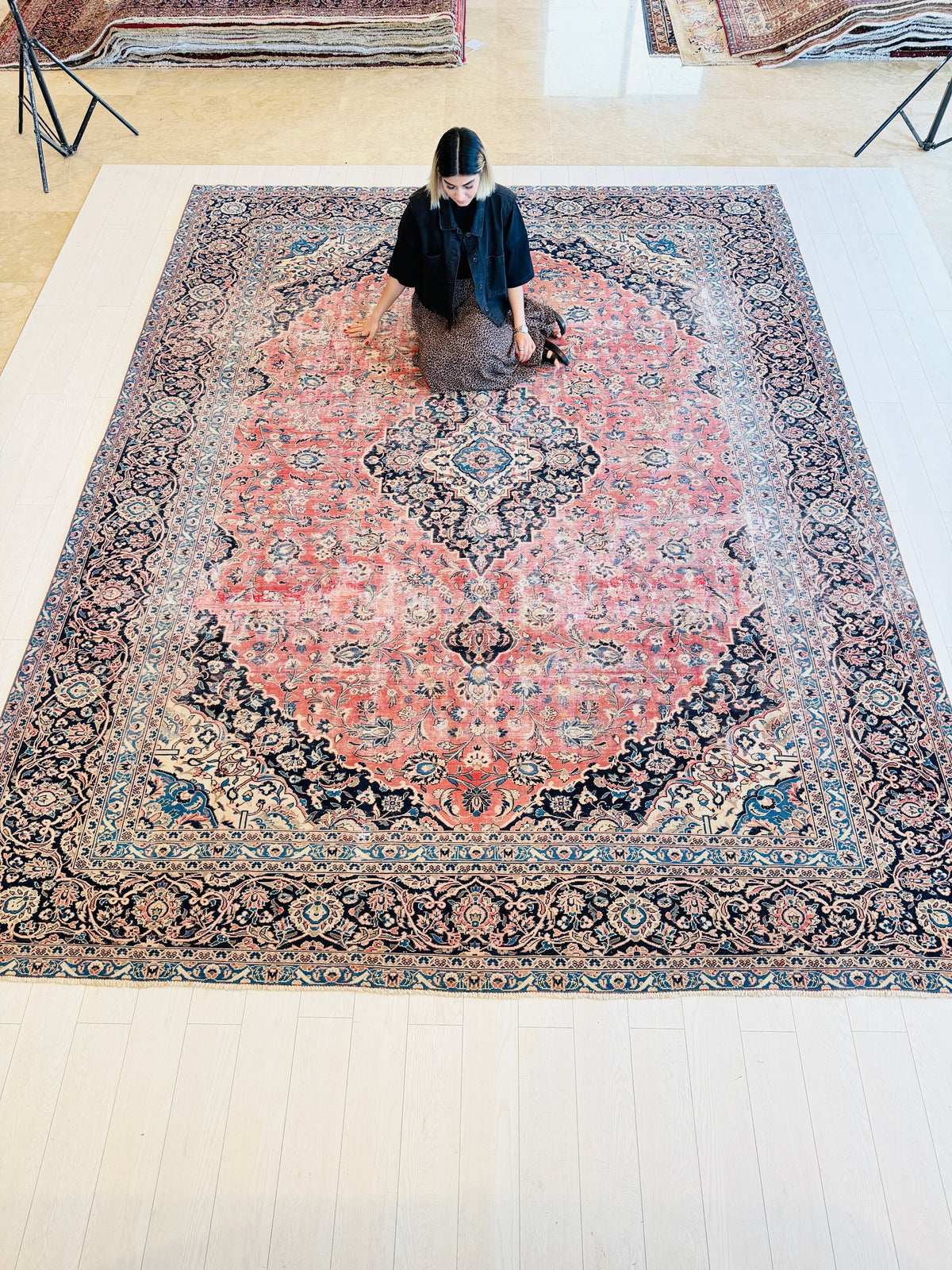 Vintage Faded red and beige Traditional Rug – 13' 0" x 10' 0" (395 x 304 cm)