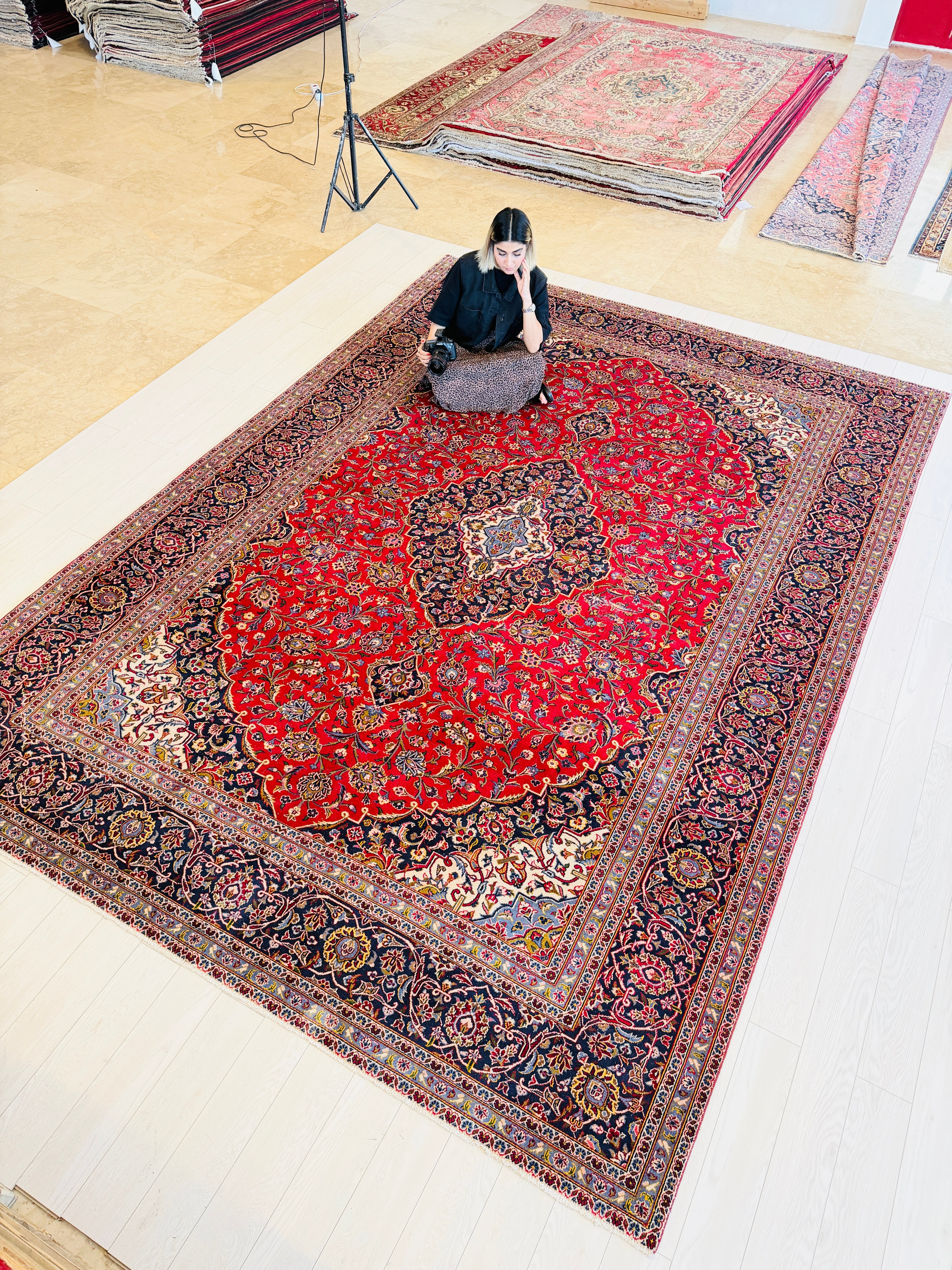 Vintage Red and navy Traditional Rug – 13' 4" x 9' 5" (406 x 286 cm)
