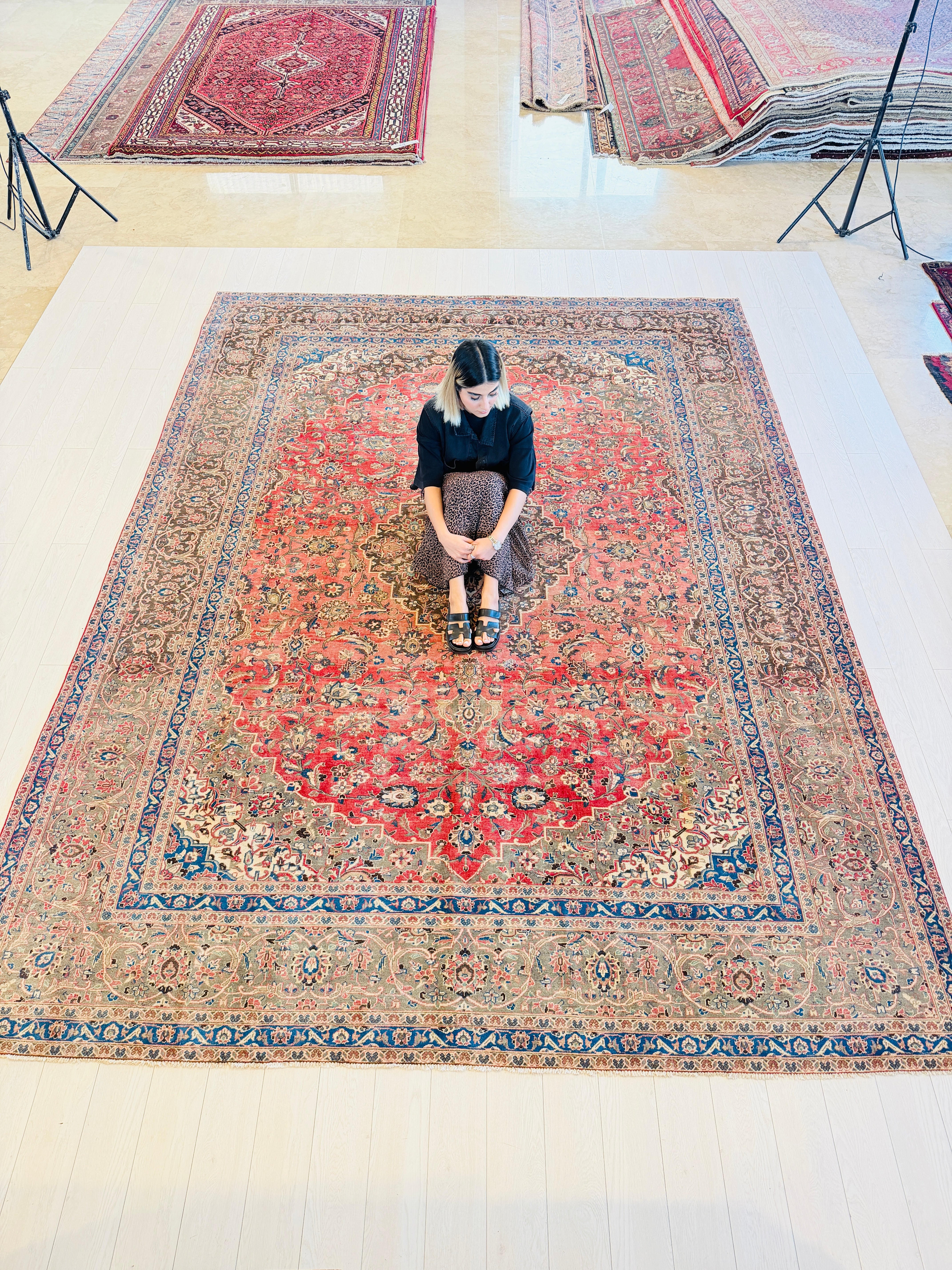 Vintage Faded red and navy Traditional Rug – 12' 8" x 9' 4" (385 x 284 cm)