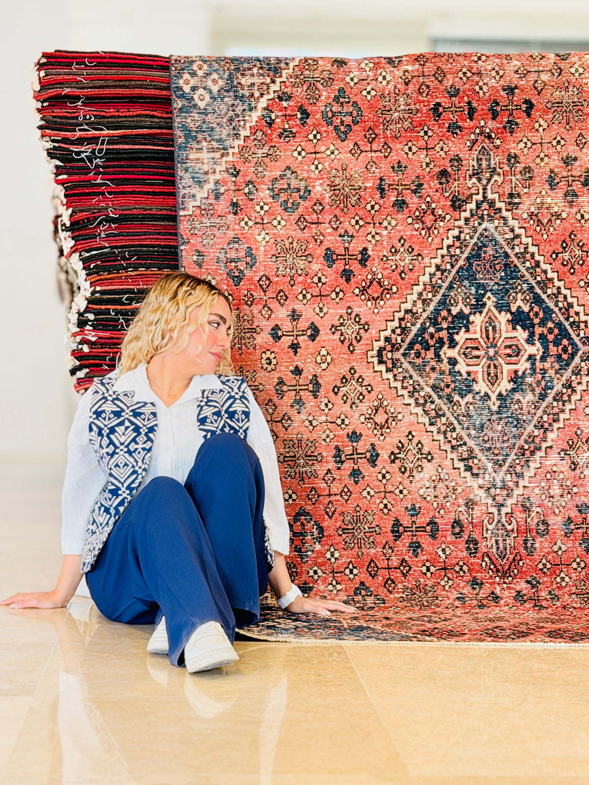 Vintage Faded Red, Navy Blue Allover Floral Area Rug – 7' 5" x 5' 0" (226 x 152 cm)