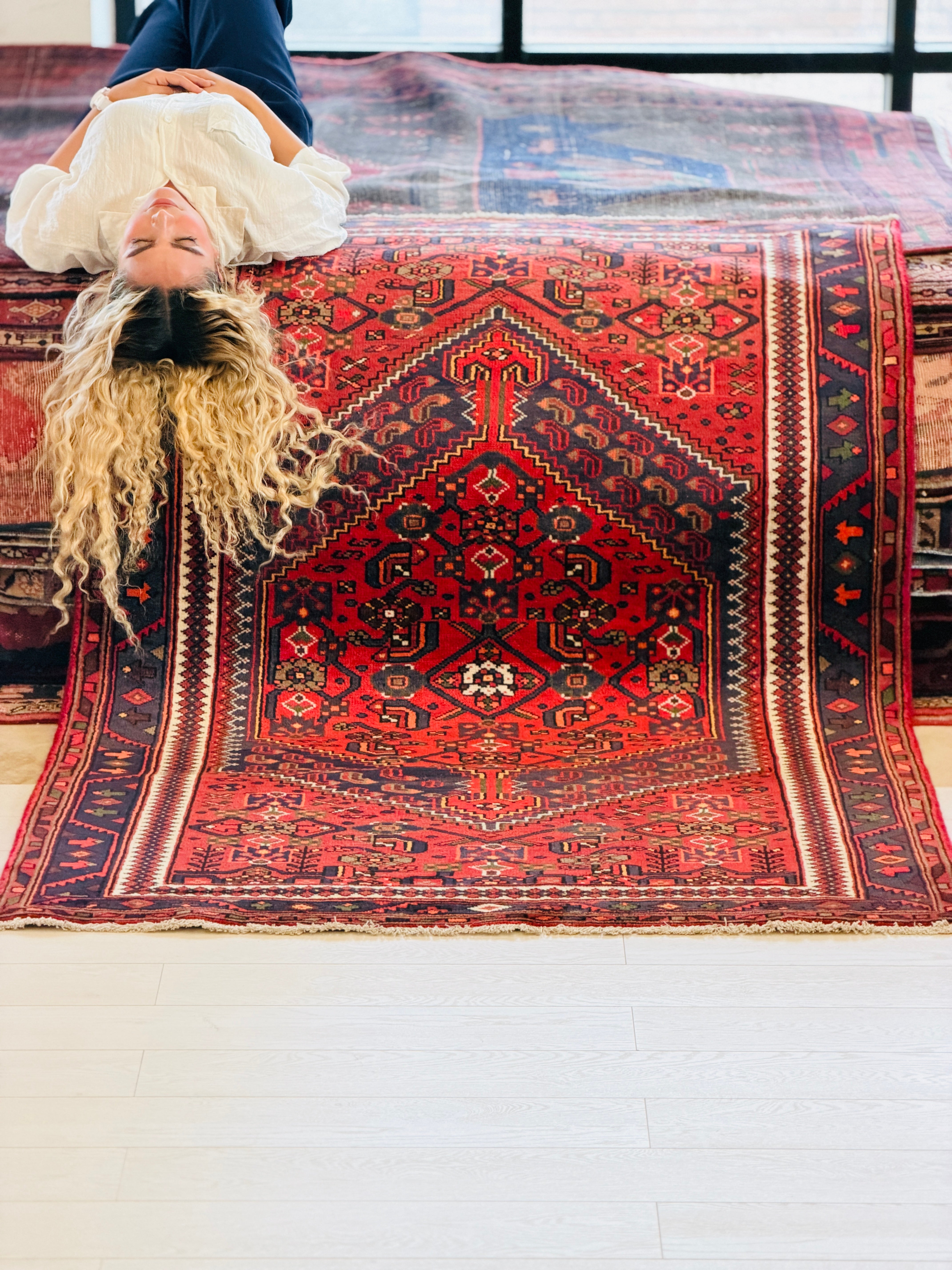 Vintage Red, Navy Blue Central Medallion Area Rug – 6' 8" x 4' 4" (204 x 132 cm)