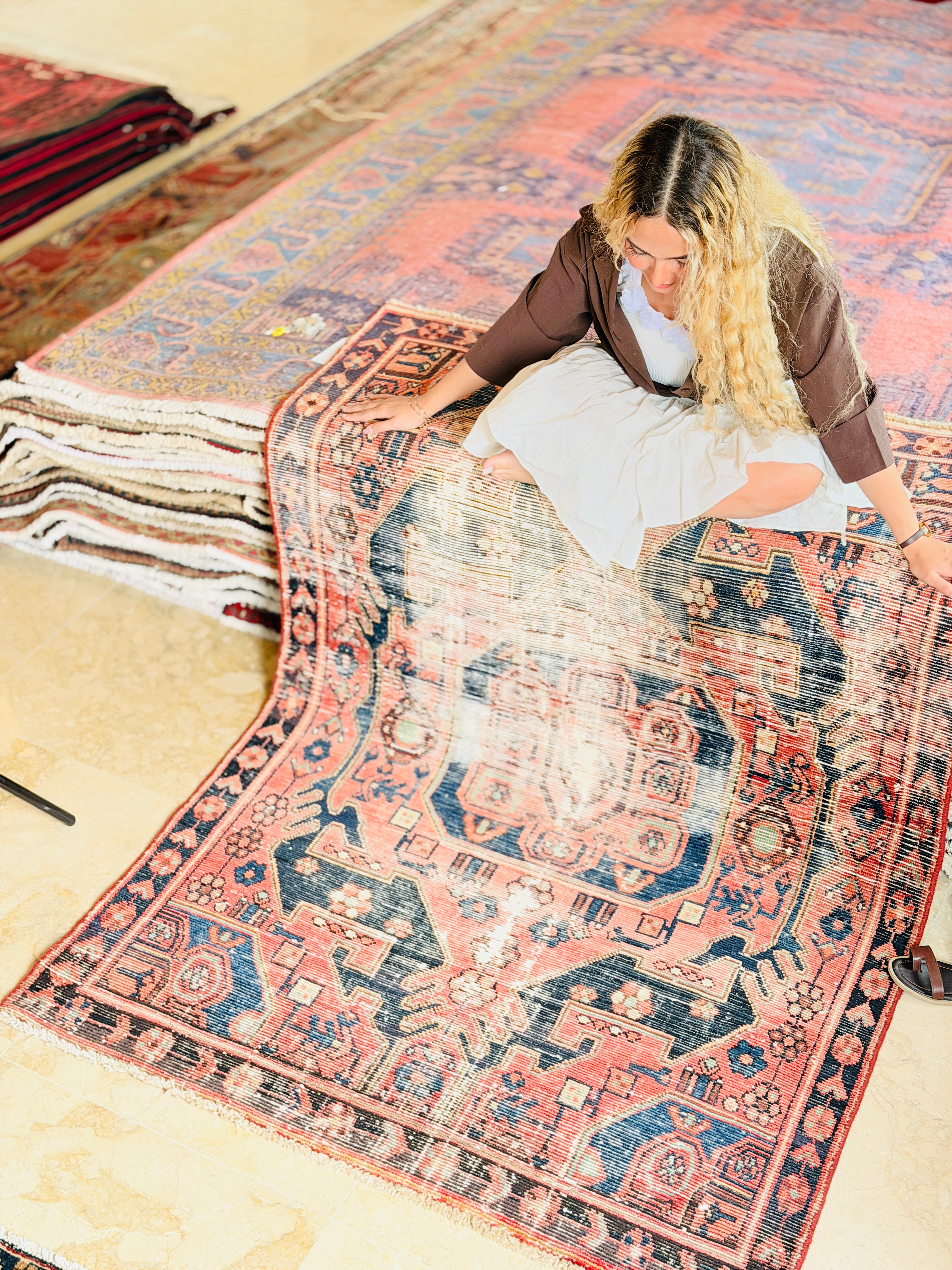 Collectible Vintage Faded Red, Navy Blue Distressed Floral Medallion Area Rug – 6' 5" x 4' 3" (195 x 130 cm)