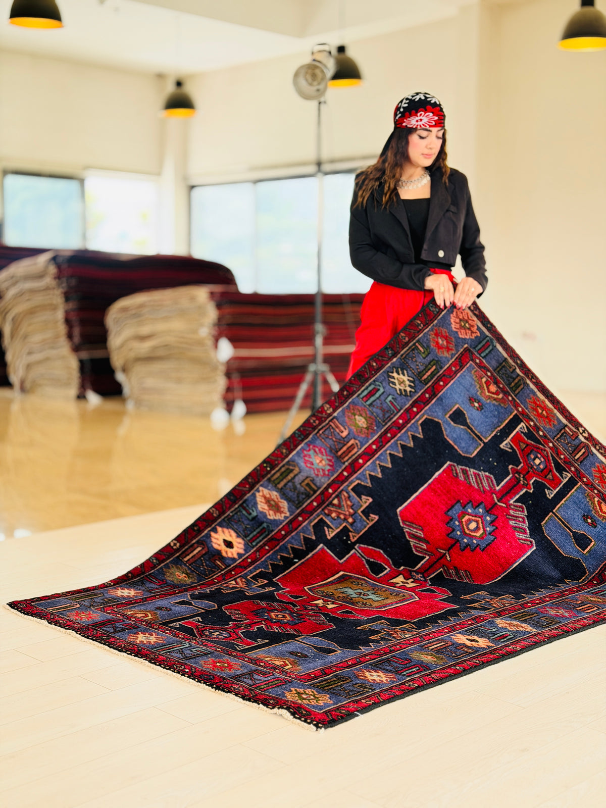 Collectible Vintage Deep Navy Blue, Pinkish-Red Triple Medallion Area Rug – 6' 3" x 4' 3" (191 x 129 cm)
