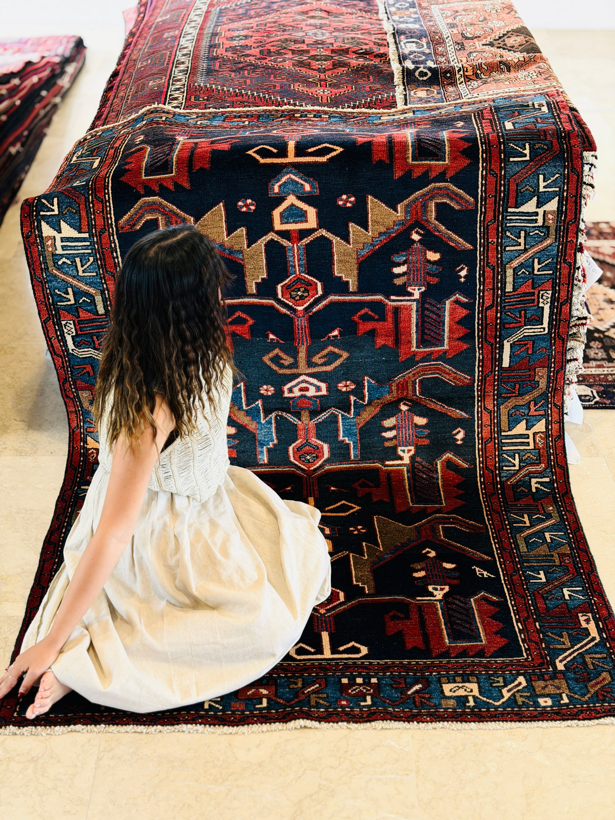 Collectible Vintage Deep Navy Blue, Red Animal Motif Area Rug – 6' 8" x 4' 3" (204 x 129 cm)
