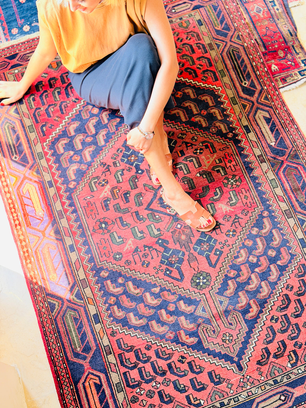 Vintage Rust Red, Coral, Navy Blue Central Medallion Hand-Knotted Area Rug – 6' 2" x 4' 2" (187 x 126 cm)
