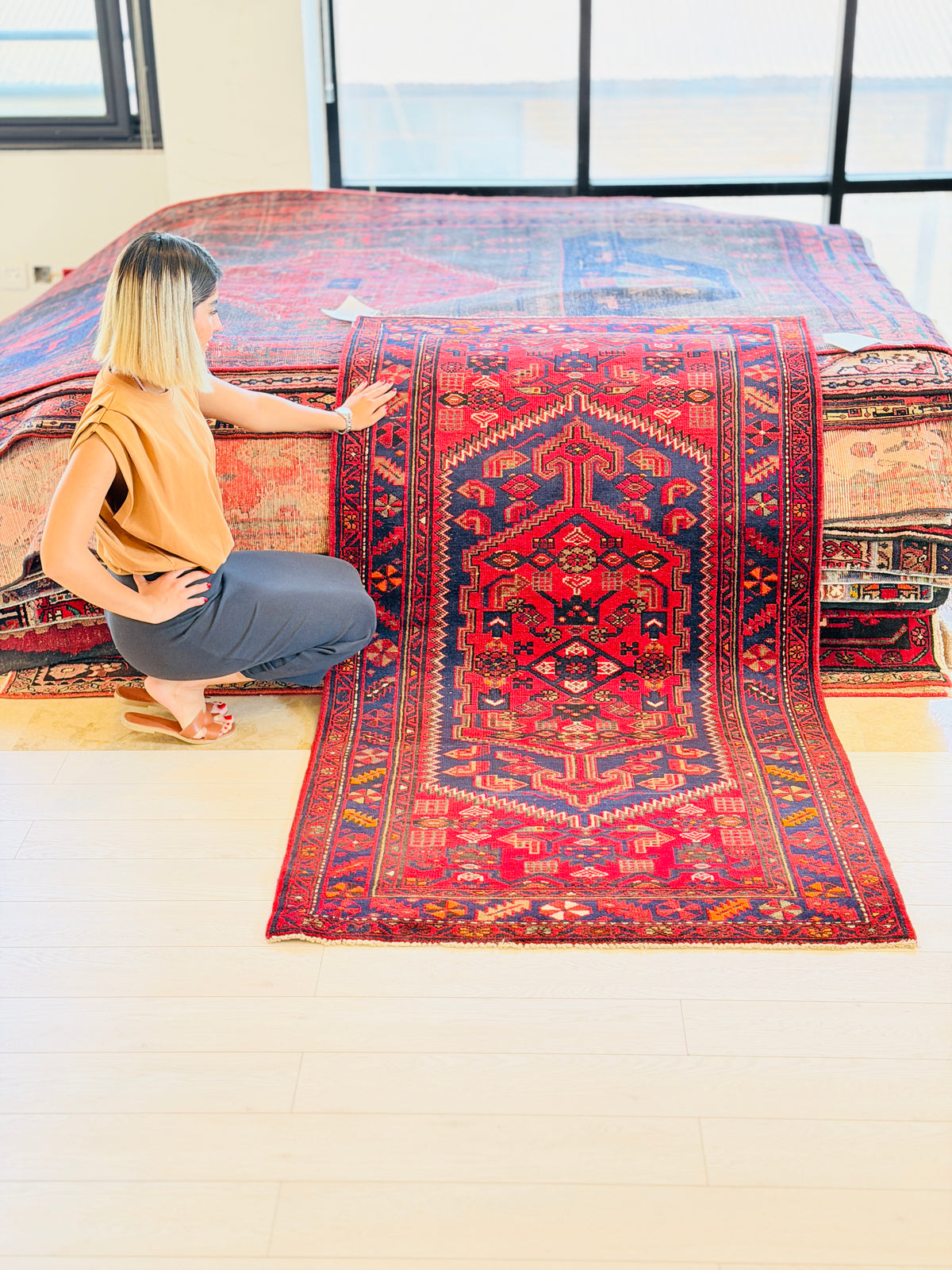 Vintage Red, Deep Navy Blue Central Medallion Hand-Knotted Area Rug – 7' 0" x 3' 8" (213 x 111 cm)