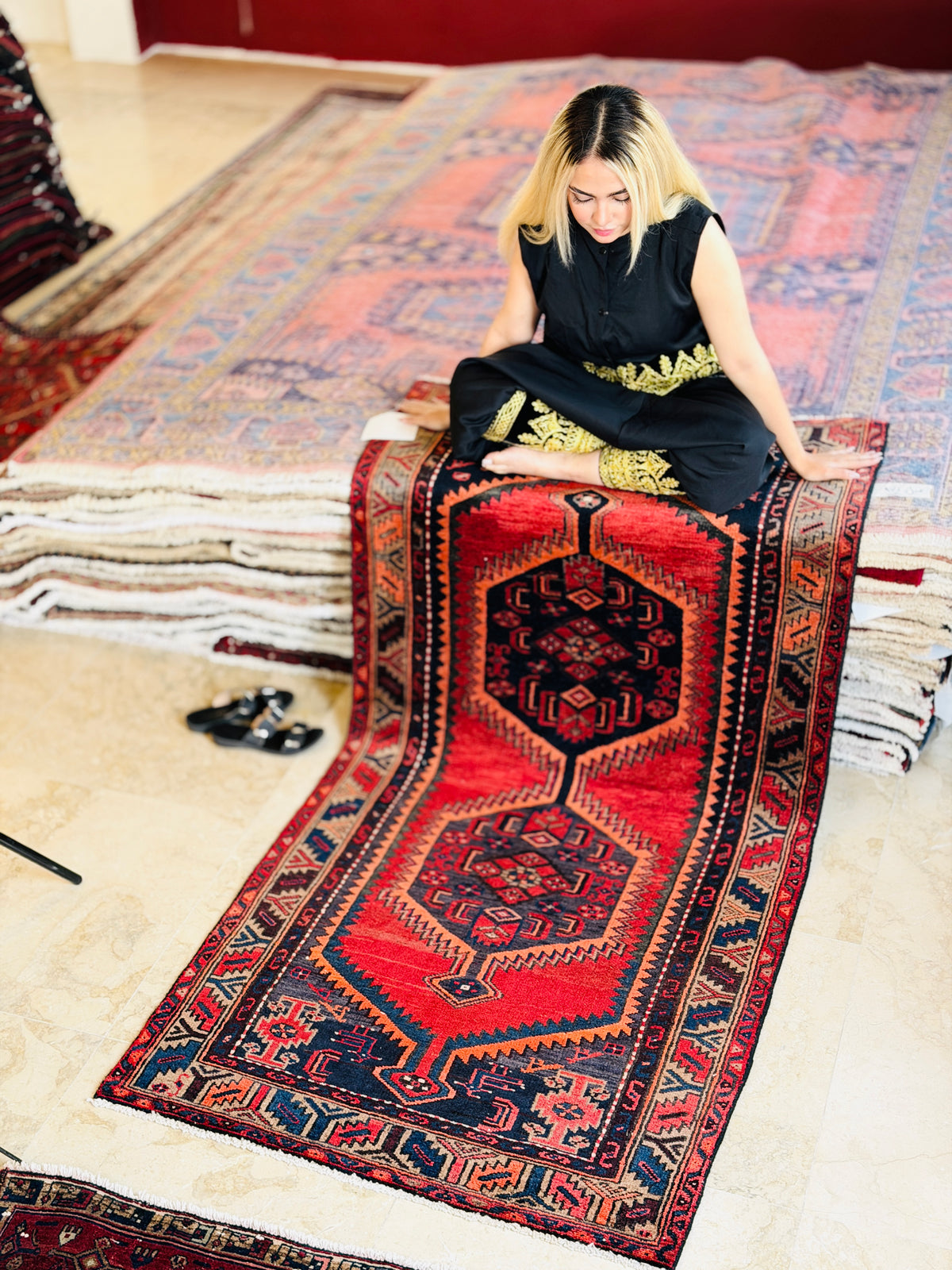 Vintage Red and Brown Medallion Hand-Knotted Area Rug – 6' 8" x 3' 3" (204 x 100 cm)