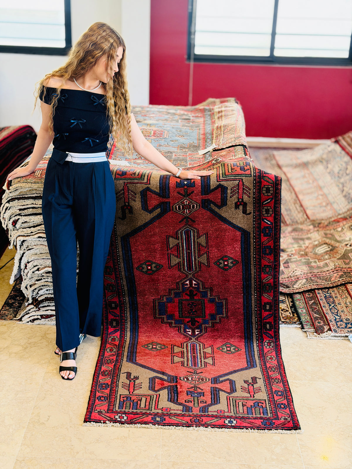 Tapis vintage rouge et brun Stepped à médaillon géométrique – 6' 2" x 3' 3" (189 x 98 cm)