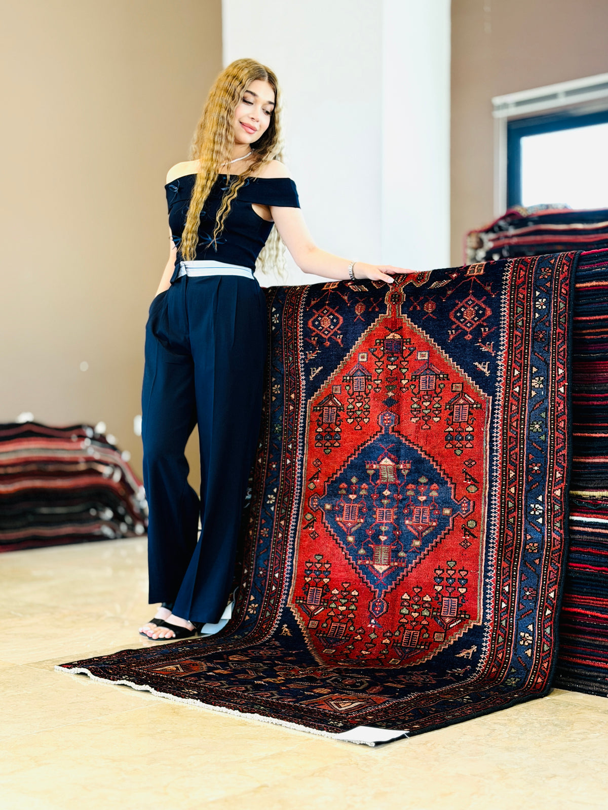 Vintage Red and Navy Blue Central Diamond Medallion Hand-Knotted Area Rug – 6' 6" x 3' 6" (197 x 107 cm)