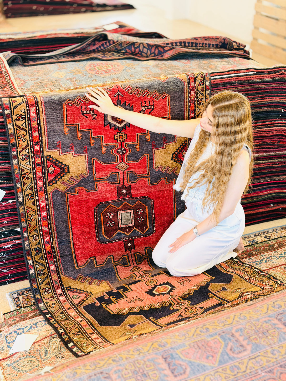 Tapis vintage rouge et Golden brun Columned à médaillon géométrique – 6' 10" x 3' 8" (208 x 111 cm)
