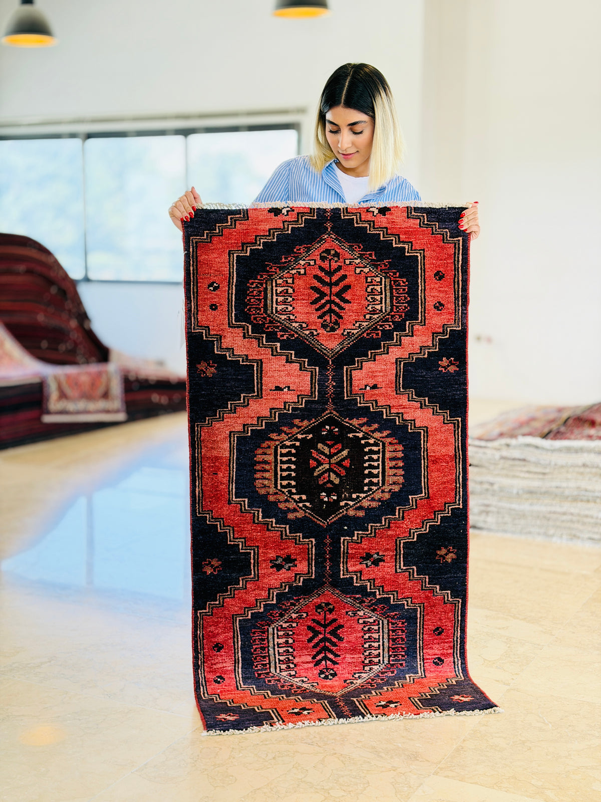 Vintage Bold Medallion Small Wool Rug, Red – 5' 0" x 2' 10" (152 x 87 cm)