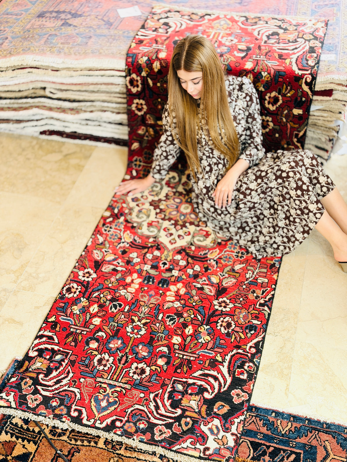 Antique Floral Medallion Runner Rug, Red – 8' 7" x 2' 11" (261 x 89 cm)