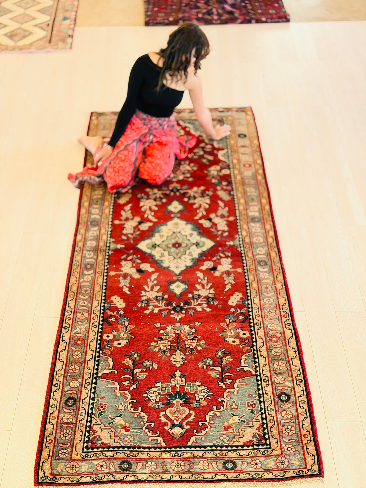 Vintage Floral Medallion Runner Rug, Red – 8' 9" x 3' 8" (267 x 111 cm)