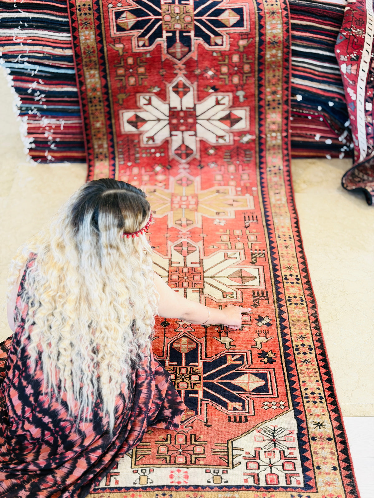 Rare Vintage Geometric Runner Rug, Coral & Camel – 9' 9" x 3' 1" (296 x 94 cm)