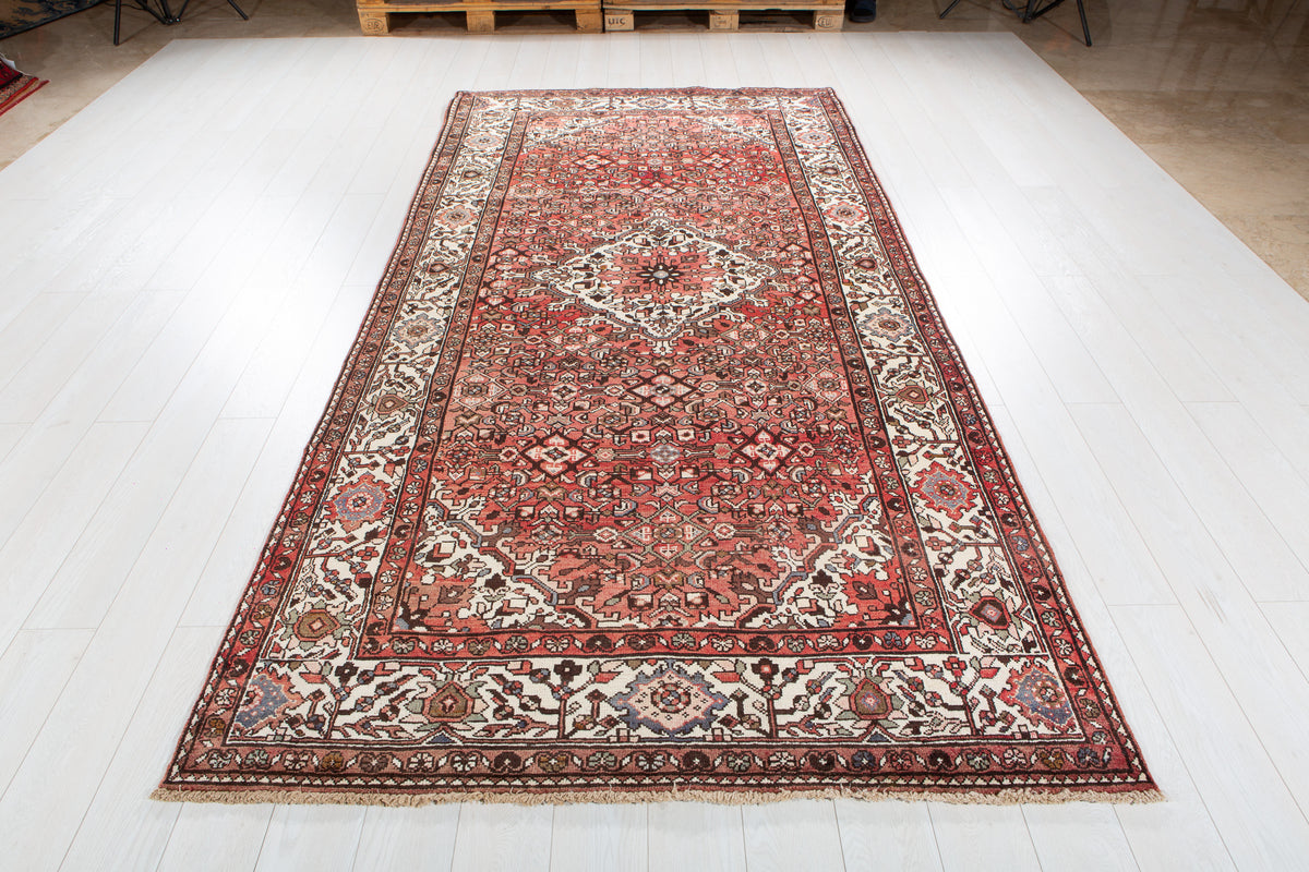 Vintage Rust Red & Beige Wool Rug – 10' 4" x 5' 3" (316 x 159 cm)