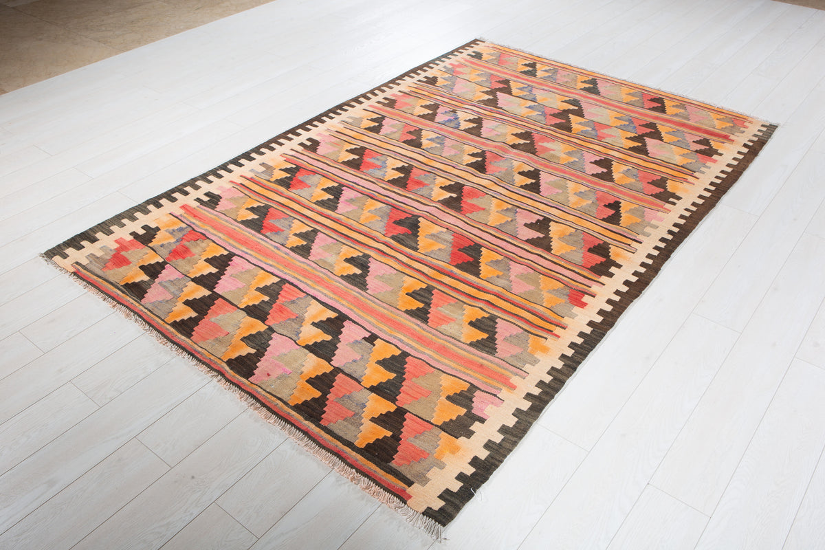 Vintage Multicolour Handwoven Kilim – 7' 7" x 5' 2" (231 x 158 cm)