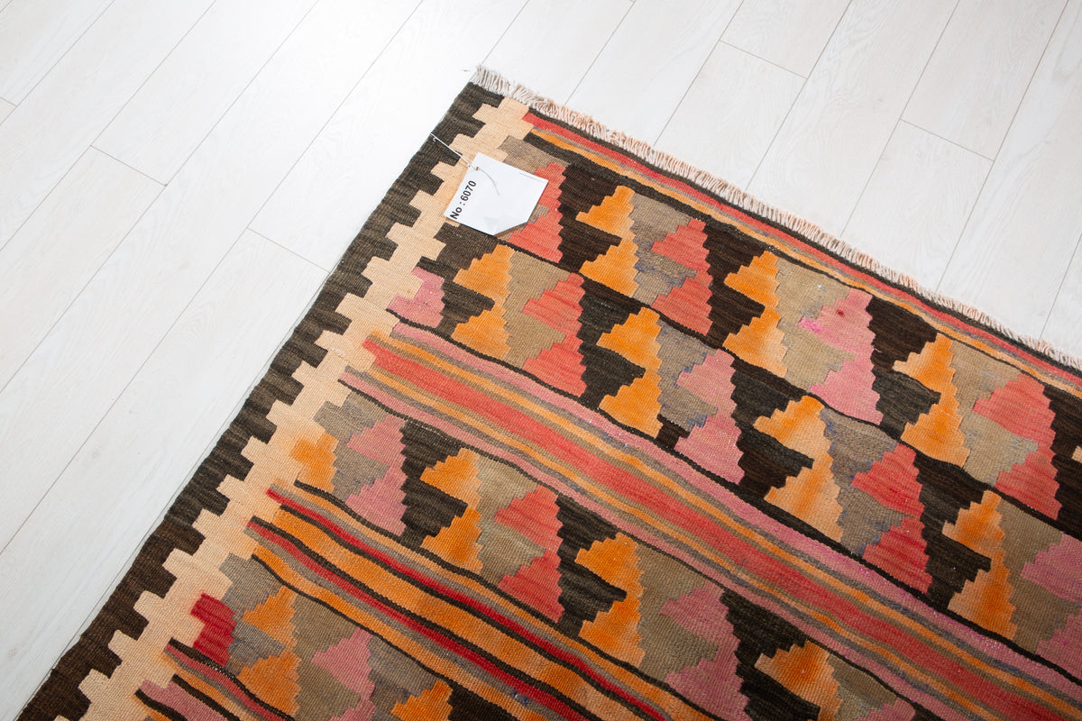 Vintage Multicolour Handwoven Kilim – 7' 7" x 5' 2" (231 x 158 cm)