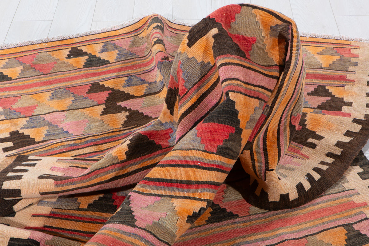 Vintage Multicolour Handwoven Kilim – 7' 7" x 5' 2" (231 x 158 cm)