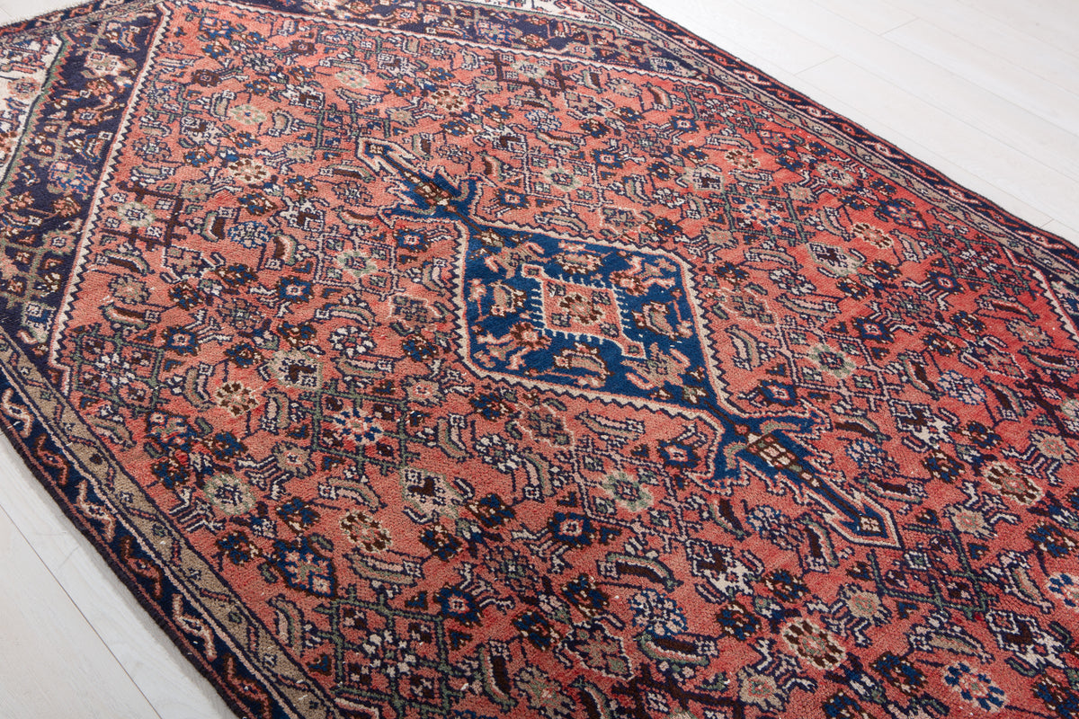 Vintage Red Hand-Knotted Wool Rug – 8' 11" x 5' 4" (271 x 163 cm)