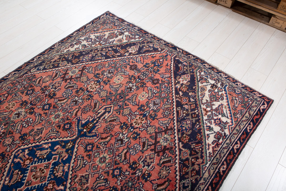Vintage Red Hand-Knotted Wool Rug – 8' 11" x 5' 4" (271 x 163 cm)