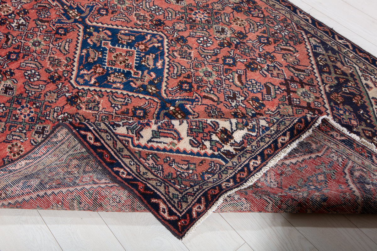 Vintage Red Hand-Knotted Wool Rug – 8' 11" x 5' 4" (271 x 163 cm)