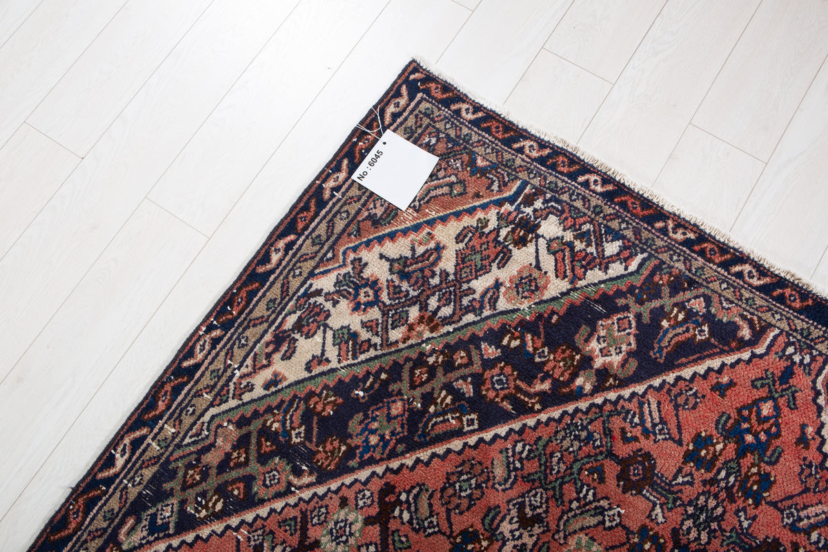 Vintage Red Hand-Knotted Wool Rug – 8' 11" x 5' 4" (271 x 163 cm)
