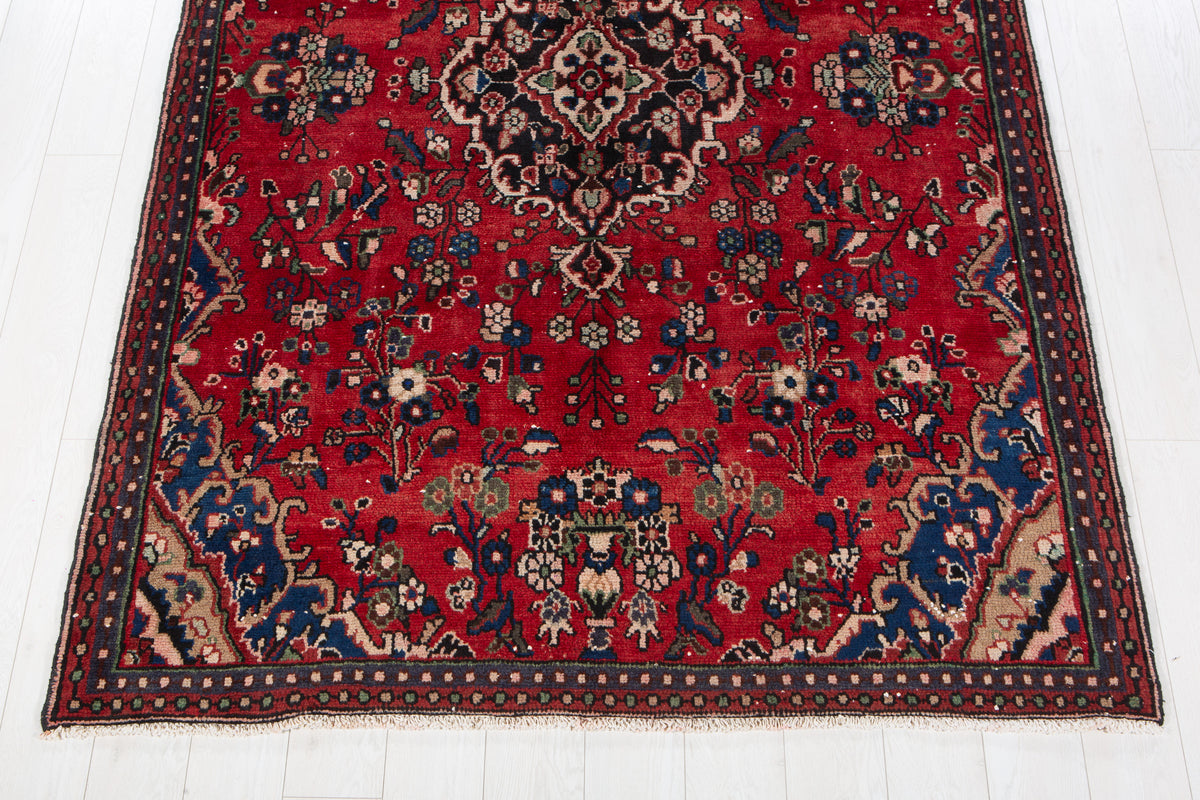 Vintage Red Hand-Knotted Wool Rug – 8' 4" x 5' 5" (253 x 165 cm)