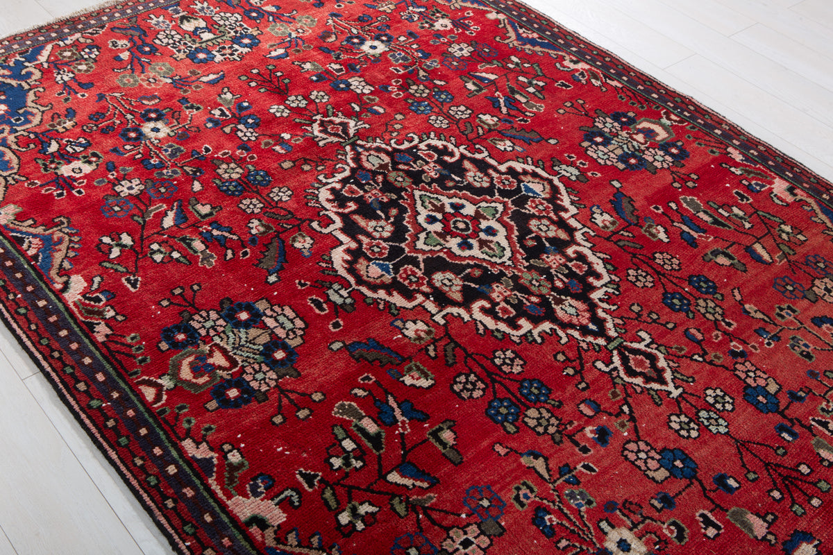 Vintage Red Hand-Knotted Wool Rug – 8' 4" x 5' 5" (253 x 165 cm)