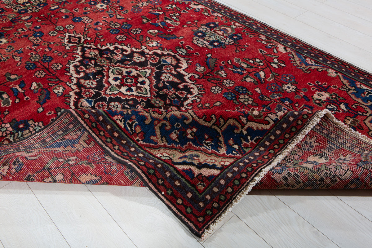 Vintage Red Hand-Knotted Wool Rug – 8' 4" x 5' 5" (253 x 165 cm)