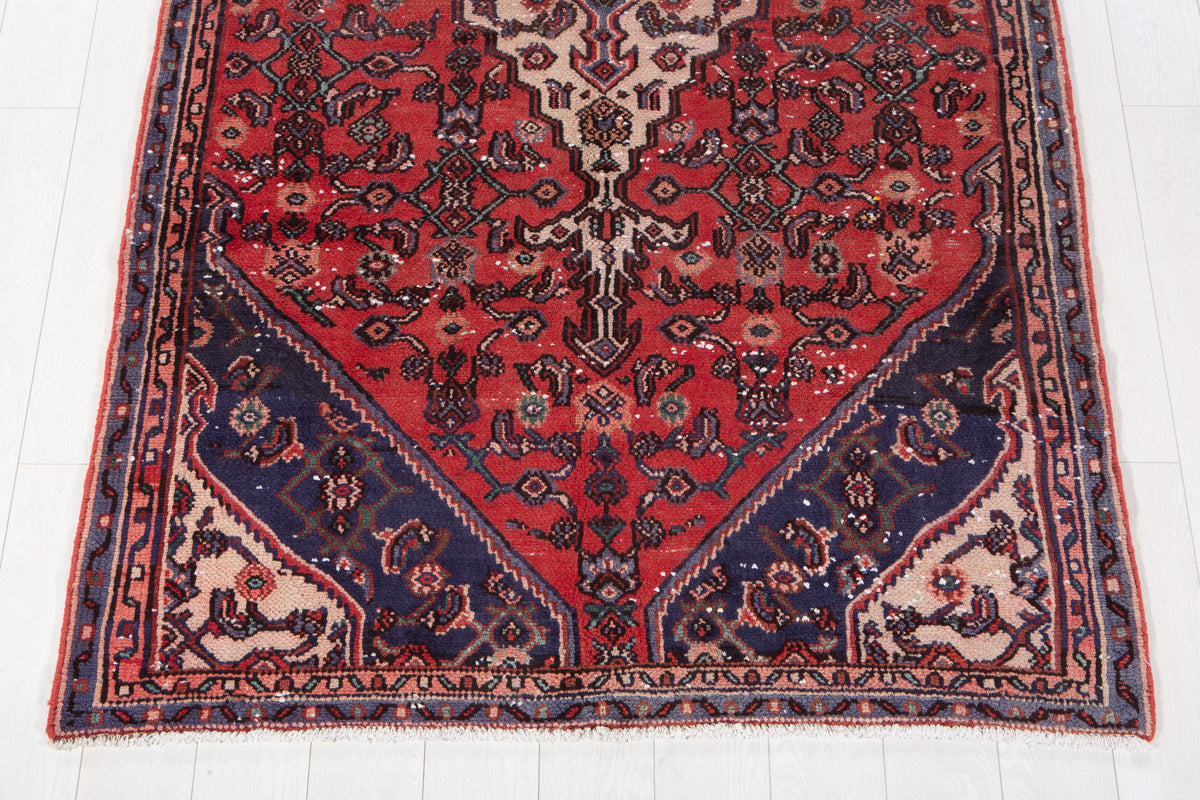 Vintage Red Hand-Knotted Wool Rug – 8' 3" x 4' 8" (252 x 141 cm)
