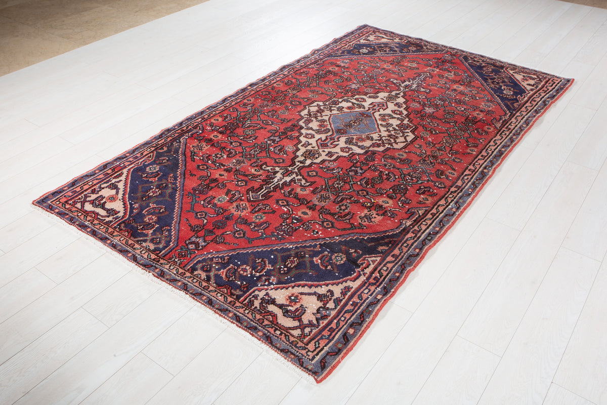 Vintage Red Hand-Knotted Wool Rug – 8' 3" x 4' 8" (252 x 141 cm)