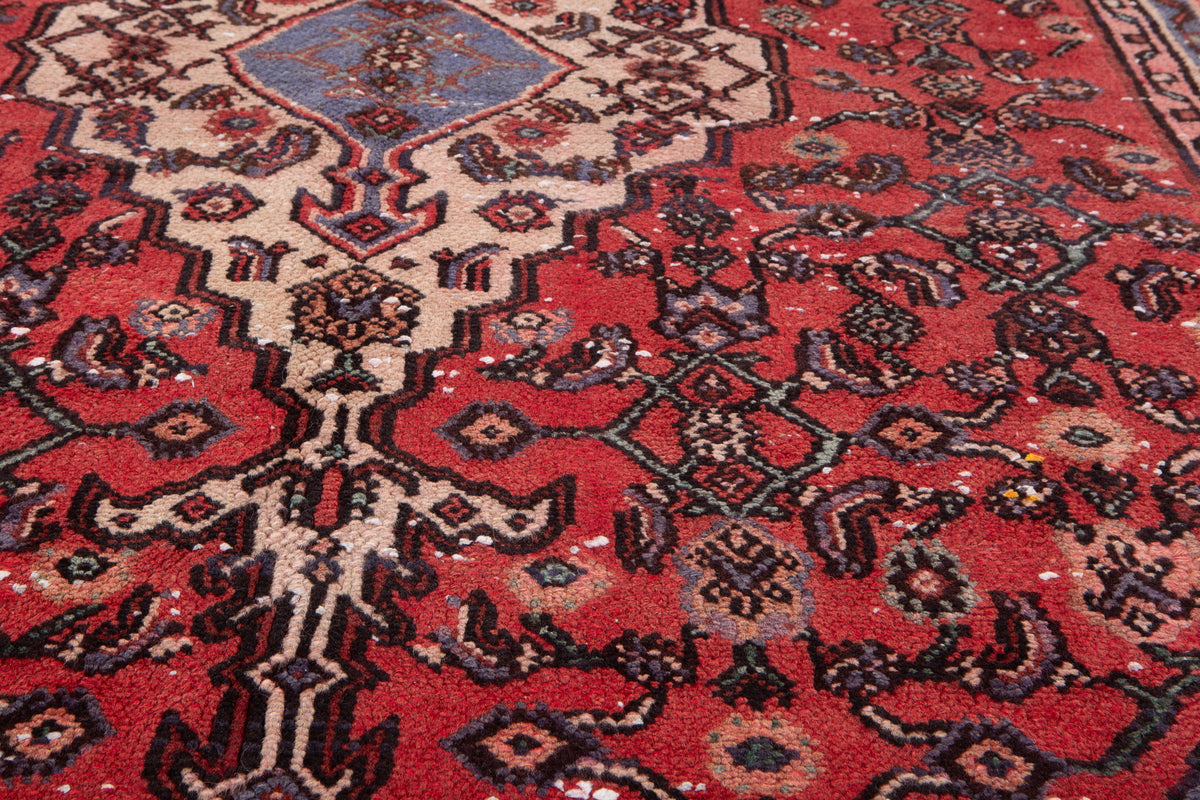 Vintage Red Hand-Knotted Wool Rug – 8' 3" x 4' 8" (252 x 141 cm)