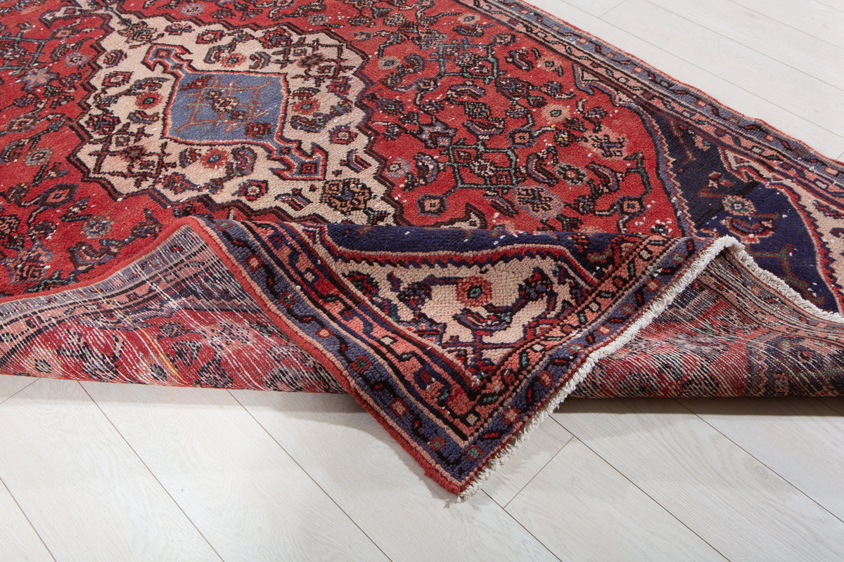 Vintage Red Hand-Knotted Wool Rug – 8' 3" x 4' 8" (252 x 141 cm)