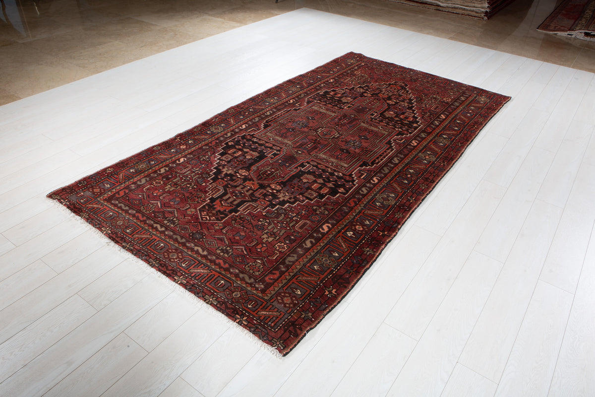 Vintage Red & Black Hand-Knotted Wool Rug – 9' 4" x 4' 10" (285 x 148 cm)