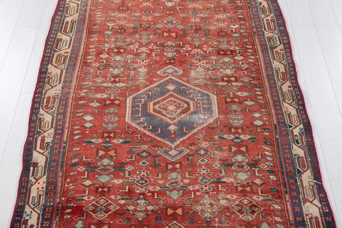 Antique Red Hand-Knotted Wool Rug – 9' 9" x 4' 10" (296 x 148 cm)