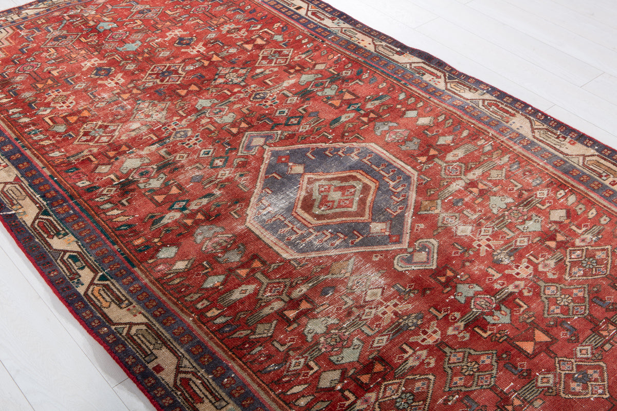 Antique Red Hand-Knotted Wool Rug – 9' 9" x 4' 10" (296 x 148 cm)